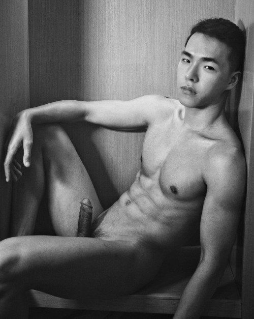 hunkswim: onlyasianhunks:Johnny Sung@31/05/18 Cute