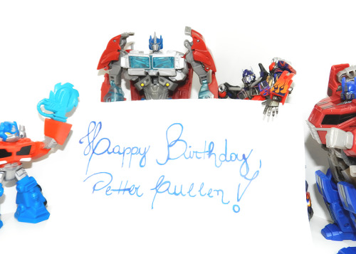true-fan-transformers:  Happy birthday to the man who was born to be Optimus Prime! 