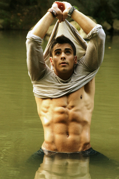 hotbods-bigrods:  He’s like: Oh me? I am just doing some stretching… 