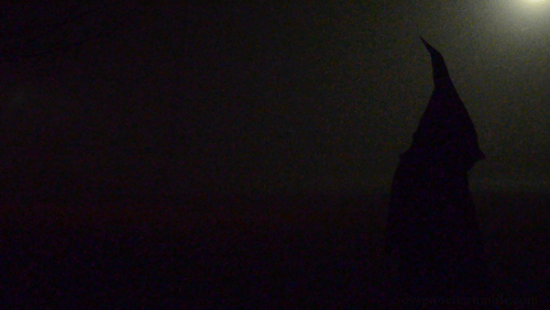 dyspnoeic: Being a creepy at 3am on a foggy night. ^^