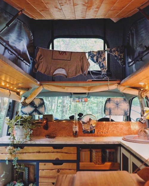 vanlifers: @whoknowswherenext . #vanlifers