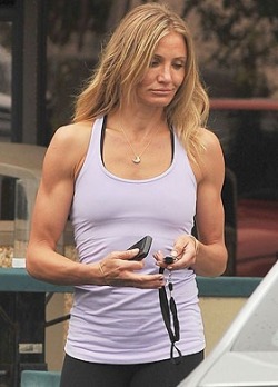 runsleepygirl:  exploringkirsty:  balance-bunny:  pizzafuelledduathlete:  Fucking get it Diaz!!! She looks incredible :)  exploringkirsty DEM ARMZZZZ  yusss. goal arms.   Love her 