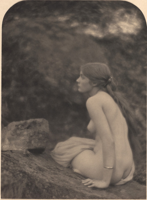 classicwoodie: partialboner: Clarence H White, Florence Peterson, 1909 Vintage photography.