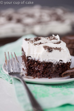 guardians-of-the-food:  Thin Mint Poke Cake 