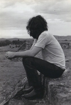 babeimgonnaleaveu:  Jim Morrison at the Pyramid of the Moon in Mexico, 1969. 