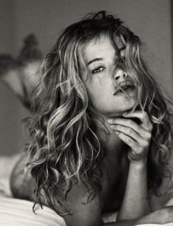 thebeautymodel:  Carolyn Murphy by Brian Bowen Smith 