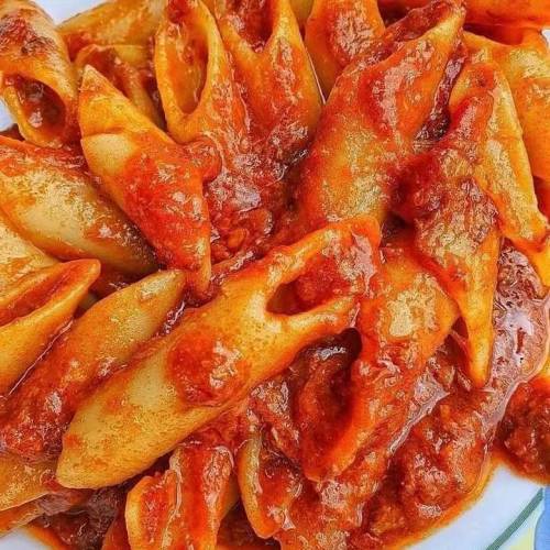 Pennette con ragù napoletano 🥰 #ricetta ▶▶ https://www.spettegolando.it/come-preparare-il-ragu-napoletano-storia-consigli-e-calorie.html
https://www.instagram.com/p/CTCIN0ktjCNI6oucUA-ZkaR-wFgKx_2d9ZGADA0/?utm_medium=tumblr