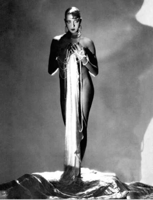twixnmix:Josephine Baker photographed by George Hoyningen Huene for Vanity Fair, 1927.