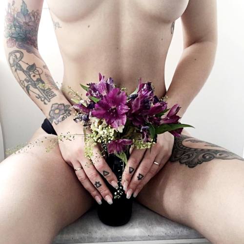 wildfoxwithowleyes:  It’s all about the 💐🌷🌹🌺🌸🌻 