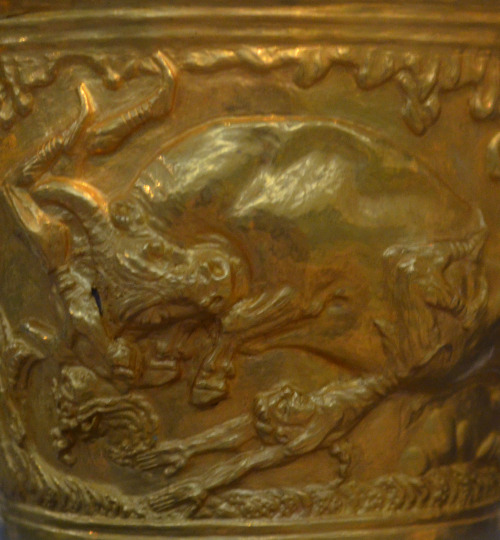 greek-museums:National Archaeological Museum:Two golden cups from the Vapheio tholos tomb, from Lako