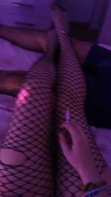 girls-kneesocks:  Submission from http://bittersweet-narcotic.tumblr.com