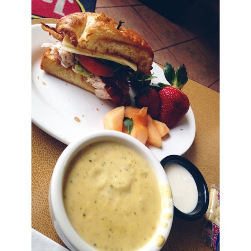 Lunch #jasonsdeli #yum #nom (at Jason&rsquo;s Deli)