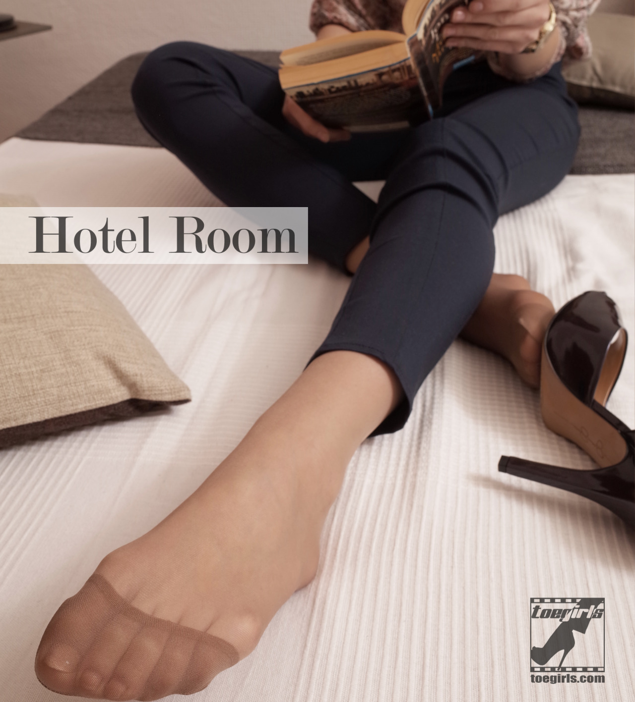 toegirls:  hotel room