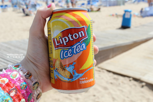 h0lllister:  ice tea tastes so much better in a can omg
