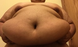 fatbellyboy3:  Feeling huge  I’d love