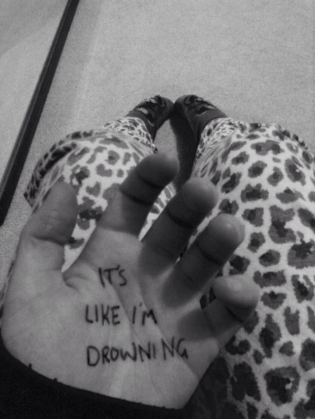suicidalghosts:  and no one can save me