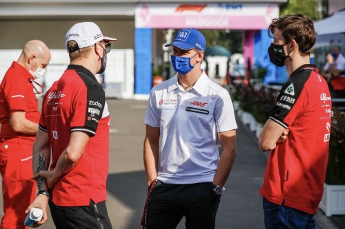 acrosstobear: MICK SCHUMACHER and CALLUM ILOTT chat in the paddock on Thursday ahead of the 2021 Mex