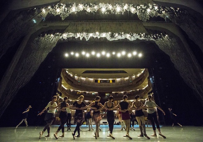 ohsoromanov:           Mariinsky Theater: inside the home of classical ballet style 