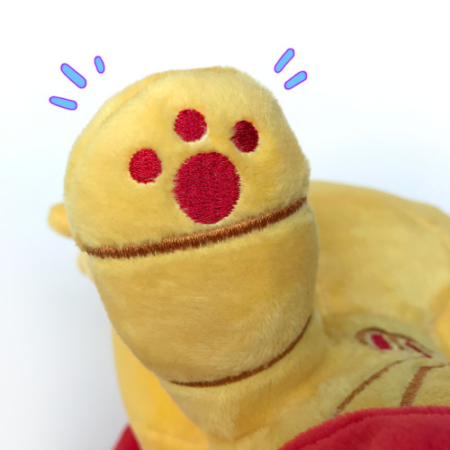 i’ve been working on a plush inspired by dragon slayer ornstein from dark souls! preorders are open 