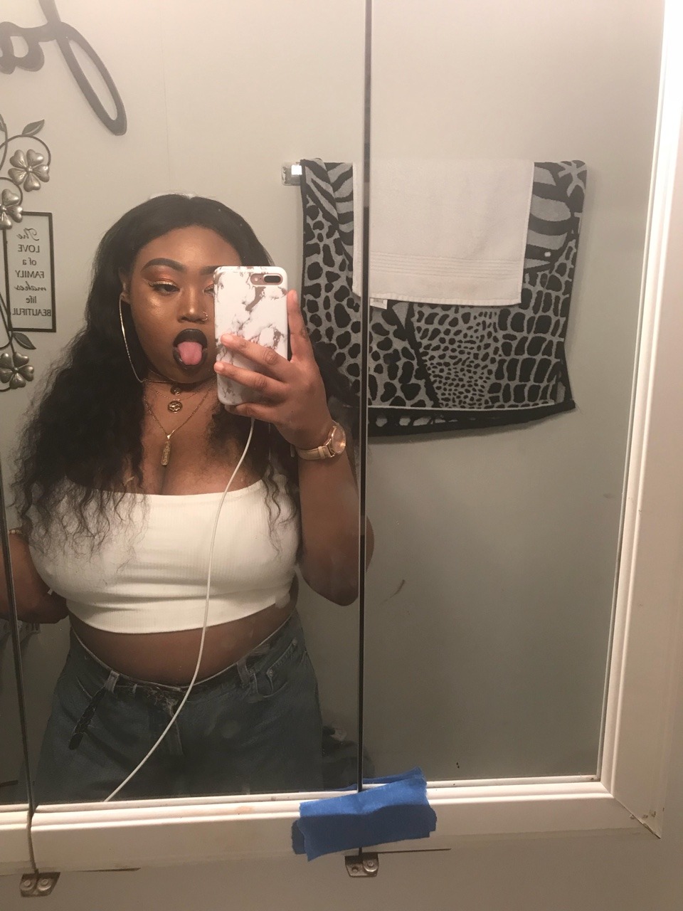 bitch-glo:this mirror is perfect ❄️. Your perfect 😍