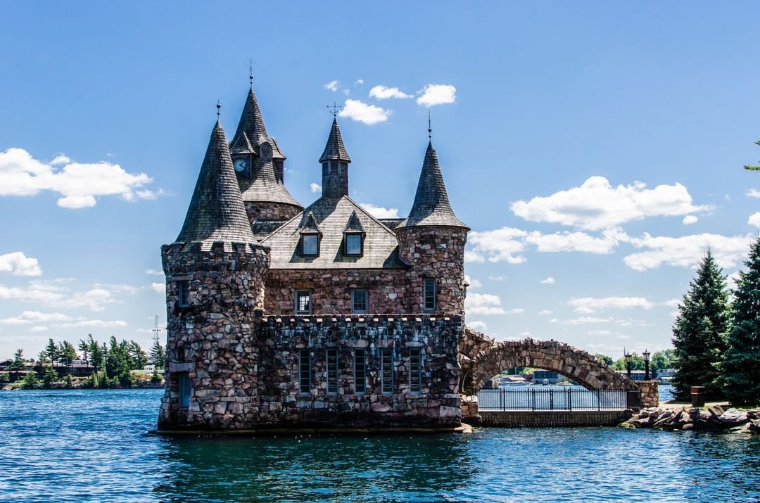 Once upon a time, George Boldt, owner of NYC’s Waldorf Astoria, built a castle for his wife, and this castle lay in the sea on an isle called Heart Island. (Okay, not the sea, but the #StLawrenceRiver.) No expense was spared in his quest to build a...