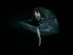 photojojo:  Photographs of dancers in motion