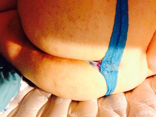 loveandfuckme: My booty that daddy loves! Wish his hand prints where on it.
