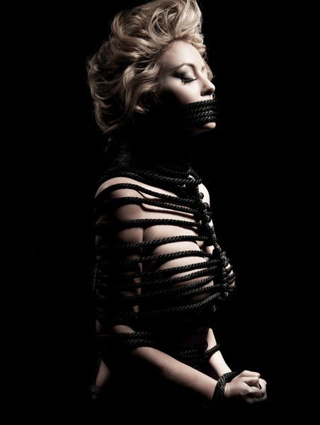 eroticvisualart:  babygirlssweetsurrender:  💋  Erotic Visual Art - updated every