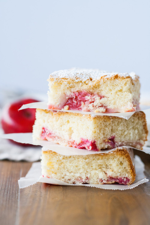 foodffs:  This fluffy plum cake is super easy, quick to make, and can be made with almost any fruit! Perfect for stone fruit season.RECIPE: http://livforcake.com/2015/06/pretty-plum-cake.html 