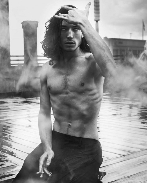 Porn photo prince-ezra-miller:  A pic of Ezra for you