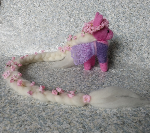 mintyliciousbjd: sbslink: mintyliciousbjd: Some go wild over hair extensions, but this princess pony
