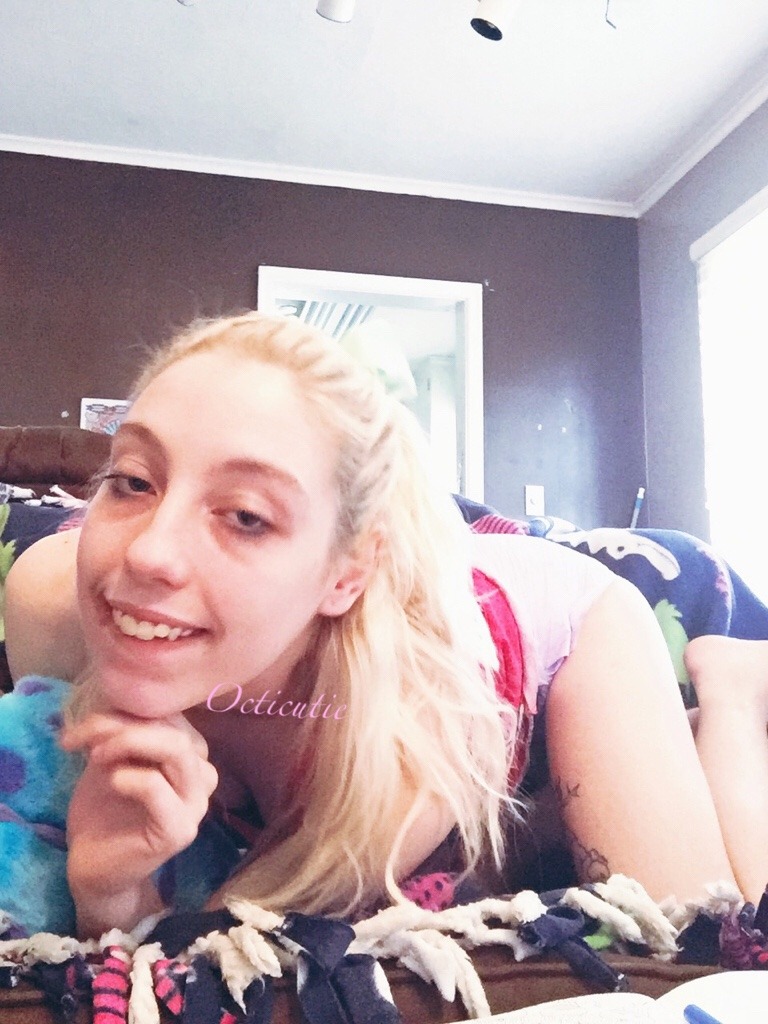 piddle-princess:  Daddy told metro get dolled up. So I thought I’d show him how