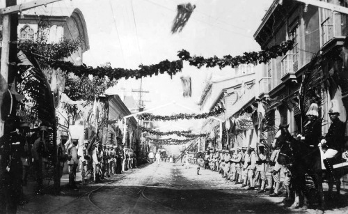 Festividad en la Calle Delgado en el centro de San Salvador, 1 de marzo de 1919.