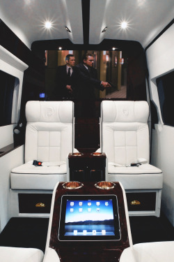 drugera:  Mercedes Benz Luxury Coach 