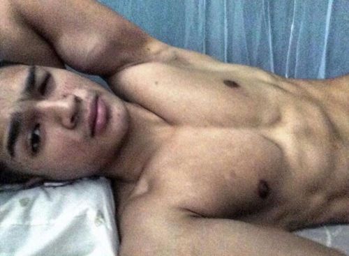 jomkawan:Who like this pic? Reblog reblog