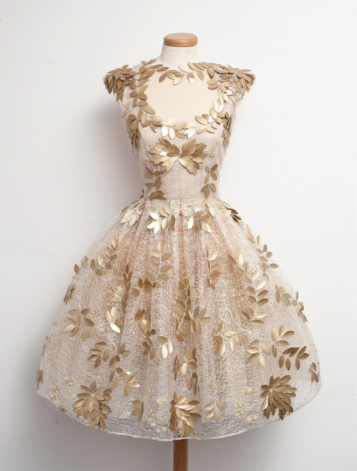 denyandfollow: chotronette: Dress by www.chotronette.com YES PLEASE.