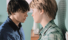 darkmagic1998:  mke-boy:  Aggressive  I swear that I will stay if I was him :c 