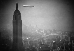 ratak-monodosico:The Hindenburg flies past the Empire State Building on August 8, 1936.