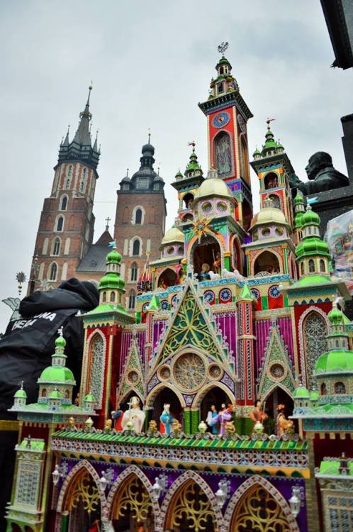 lamus-dworski:73rd Kraków Nativity Scenes Contest, 3 Dec 2015.The tradition dates back at least to 1