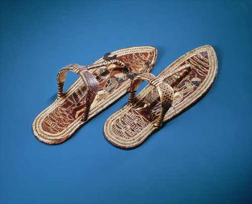 Tutankhamun’s sandalsEgyptians usually went barefoot, but on some occasions kings wore very el