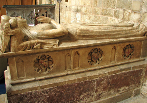 jeannepompadour:Tomb effigy of a woman from the de Burgeis family, St Mary’s church in Melton Mowbra