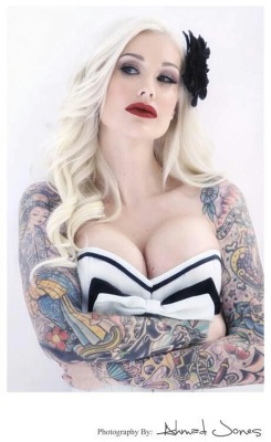 ilovetattoogirls:  Sabina Kelley