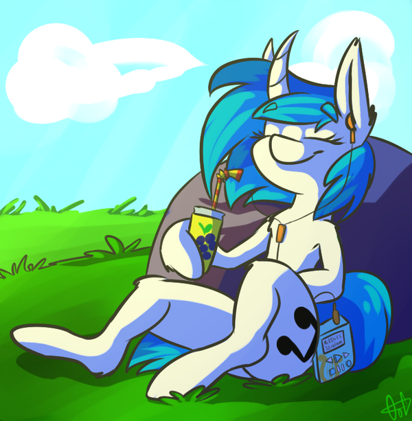 purplehorsedrawswhatever:Vinyl by OgaraOrCynder    I’m more than sure you’re