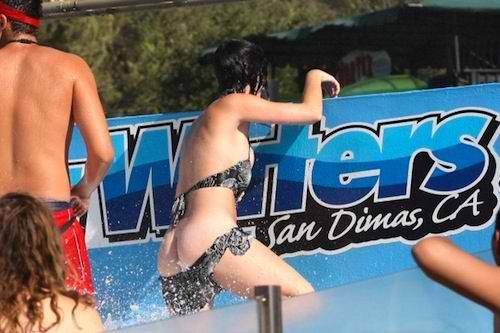 ratemycelebrity: Katy Perry loses bikini bottoms at water park