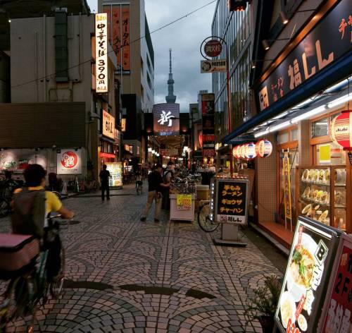 japanese-signs-and-stuff: #Tokyo #SkyTree #Asakusa #Japan #Japanese #signs #JapanSigns #evening #Str