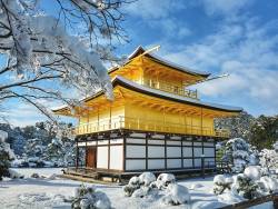 mymodernmet: Heavy Snowfall in Kyoto Turns