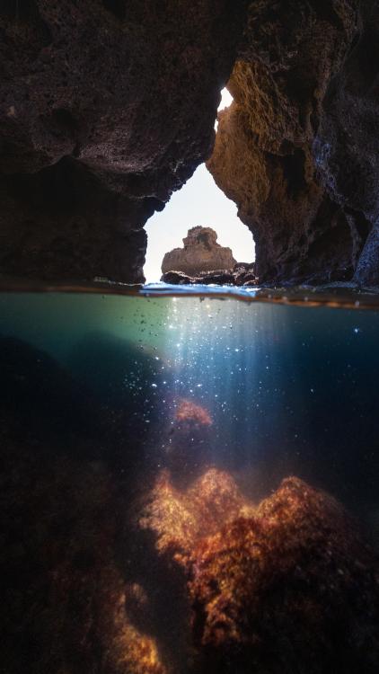 amazinglybeautifulphotography:  Just below