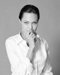 Angelinajoliearchive:  Angelina Jolie By Firooz Zahedi (2004)  Anche Se Avessi La