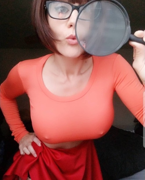 velmacosluv: Erika Davidson (spacemunkybuns) as Velma