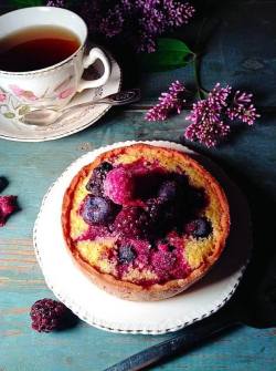 guardians-of-the-food:Berries and frangipane